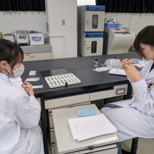 🔬臨床検査学科：味覚と嗅覚を調べる検査に挑戦！1年生、生理機能検査学実習の様子✨